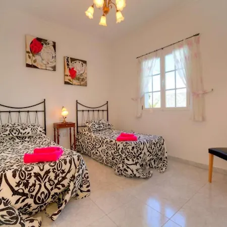 Puerto Del Carmen Sleeps 10 Pool Wifi Villa