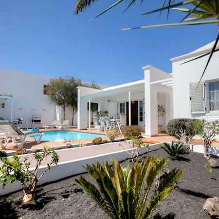Villa Puerto Del Carmen Sleeps 10 Pool Wifi