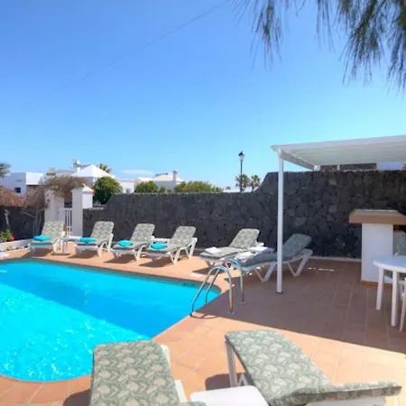 Villa Puerto Del Carmen Sleeps 10 Pool Wifi