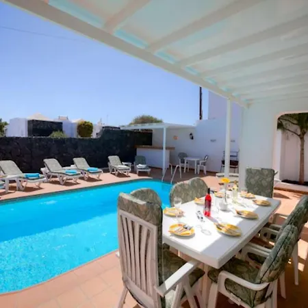 Puerto Del Carmen Sleeps 10 Pool Wifi Villa Puerto del Carmen (Lanzarote)