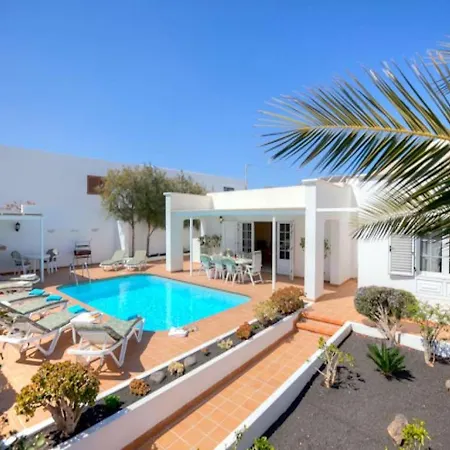 Villa Puerto Del Carmen Sleeps 10 Pool Wifi Puerto del Carmen