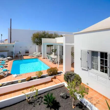 Puerto Del Carmen Sleeps 10 Pool Wifi Villa